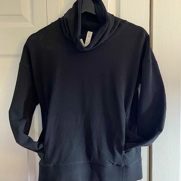 Lululemon Pullover with thumb holes - Picture 1 of 4